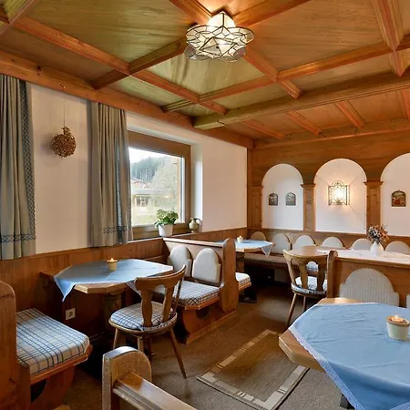 Und Helene Koller Daire *